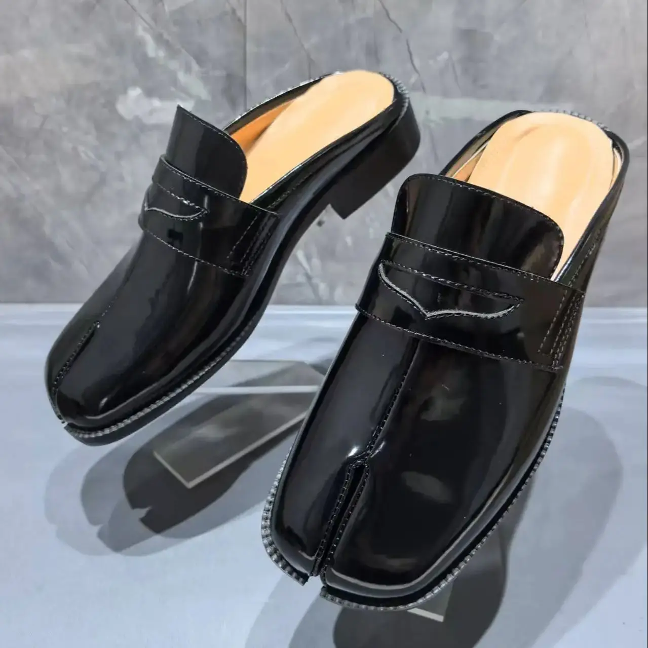 Men Shoes On - Sendal Pria Split Toe Tabi Jahitan