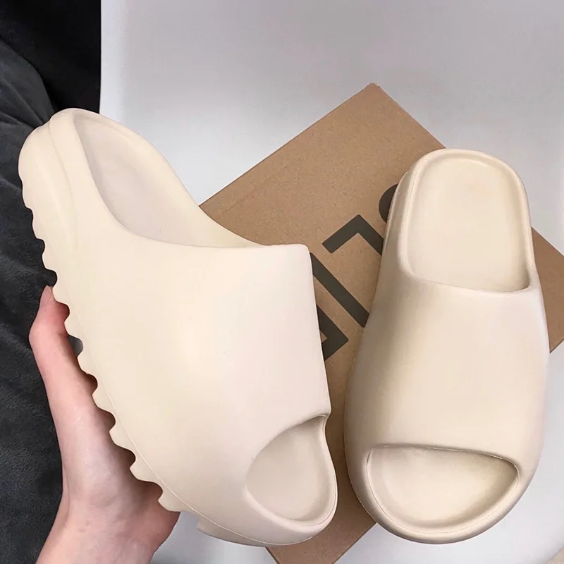 Men Shoes On - Sandal Rumah Anti Selip Tebal Empuk